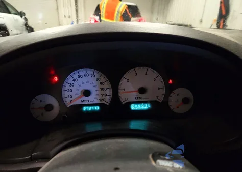 2005 Dodge Grand Caravan Sxt from USA, damaged, VIN 2D8GP44L05R507713